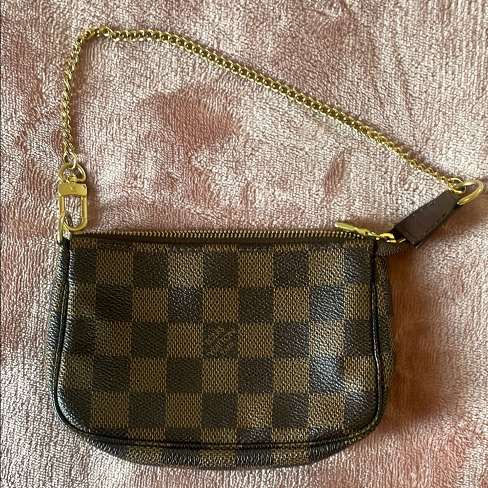 Louis Vuitton Mini Pochette Damier